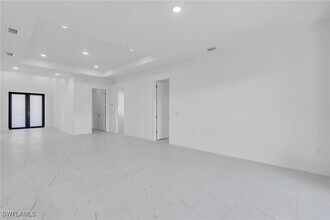 710 Eisenhower Blvd in Lehigh Acres, FL - Building Photo - Building Photo