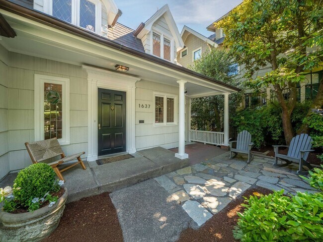 1637 SW Clifton St in Portland, OR - Building Photo - Building Photo