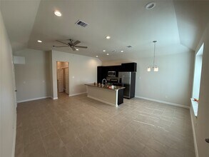 11840 E Gate Dr in Willis, TX - Building Photo - Building Photo