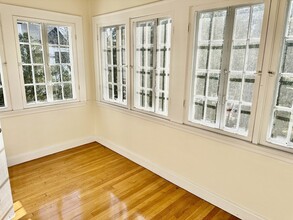 19 Cloelia Ter, Unit #1 in Newton, MA - Foto de edificio - Building Photo