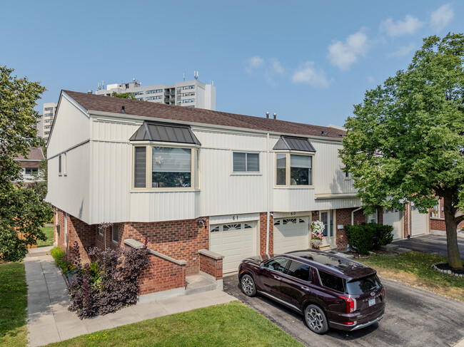 The Winston Churchill Townhomes in Mississauga, ON - Building Photo - Building Photo