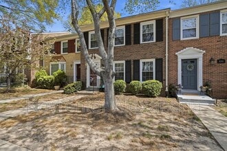 8239 Dr Craik Ct in Alexandria, VA - Building Photo - Building Photo
