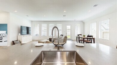 711 Hooks Trl in League City, TX - Building Photo - Building Photo