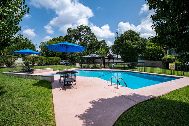 Woodwillow Townhomes and Duplexes in Austin, TX - Building Photo - Building Photo