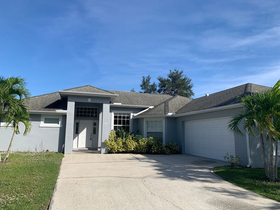 1481 SW Leisure Ln in Port St. Lucie, FL - Building Photo