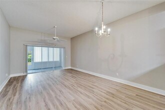 1032 Radison Ave, Unit 2 in Sun City Center, FL - Foto de edificio - Building Photo