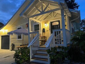 1137 Highland St S in St. Petersburg, FL - Foto de edificio - Building Photo