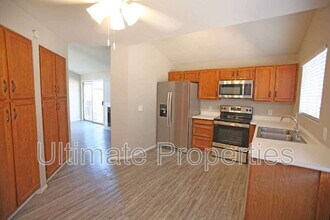 8138 W Shangri La Rd in Peoria, AZ - Building Photo - Building Photo