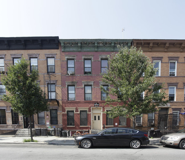 30 Irving Ave in Brooklyn, NY - Building Photo - Building Photo