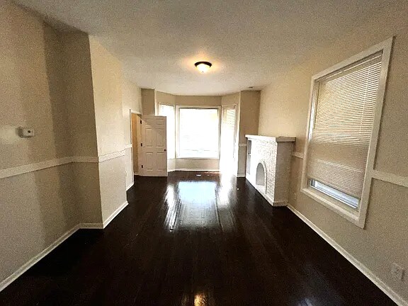 2879 E 77th St, Unit 3 in Chicago, IL - Foto de edificio - Building Photo