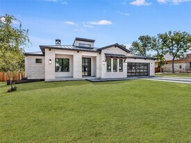 21 Champions Cir in Woodcreek, TX - Building Photo