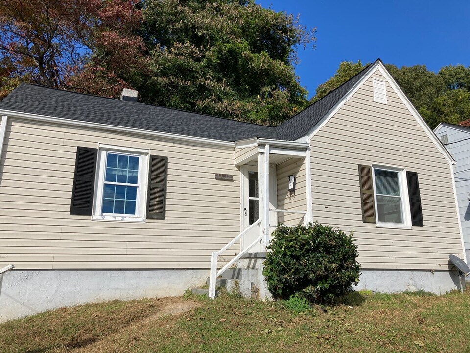 1147 W Academy St in Winston-Salem, NC - Building Photo