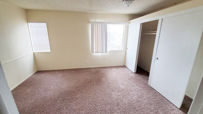 111 10th St, Unit 2 in Seal Beach, CA - Building Photo - Building Photo