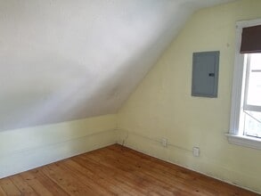 161 Union Ave NE, Unit Apt 2 in Grand Rapids, MI - Foto de edificio - Building Photo