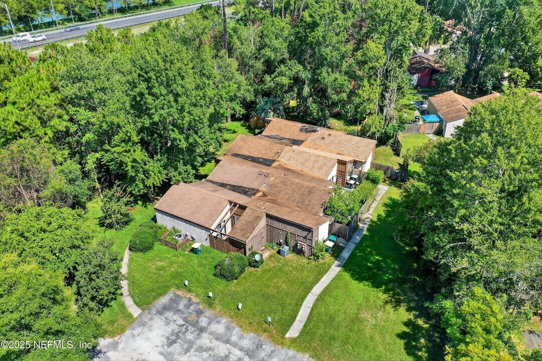 10711 Whispering Woods Pl in Jacksonville, FL - Building Photo