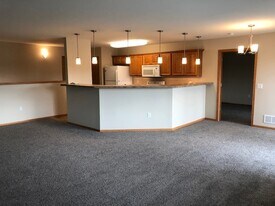 108 Paradise Cir in Marshall, WI - Building Photo