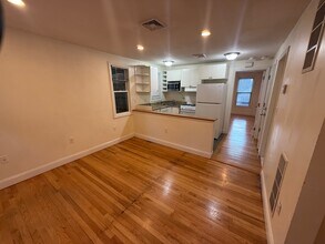 12 Cheever Ct, Unit 2 in Boston, MA - Building Photo - Building Photo