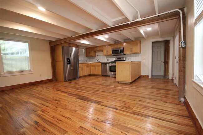 904 Possum Trot St in Austin, TX - Building Photo - Building Photo