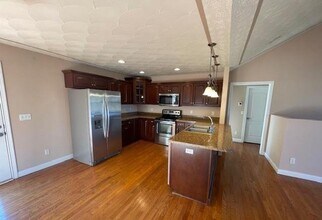 105 Amy Ct in Radcliff, KY - Building Photo - Building Photo