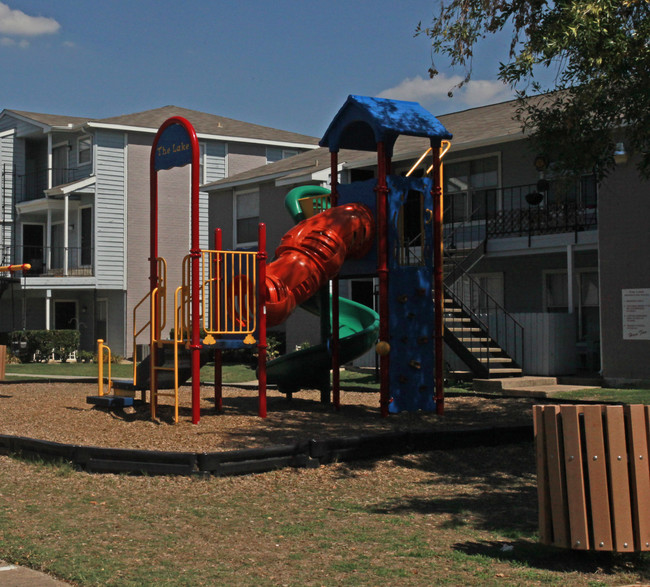 Lake in Houston, TX - Foto de edificio - Building Photo