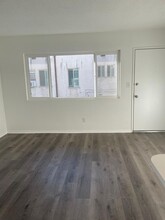 Crenshaw 17 in Los Angeles, CA - Building Photo - Interior Photo