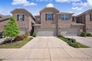 537 Hutchinson Ln in Lewisville, TX - Building Photo