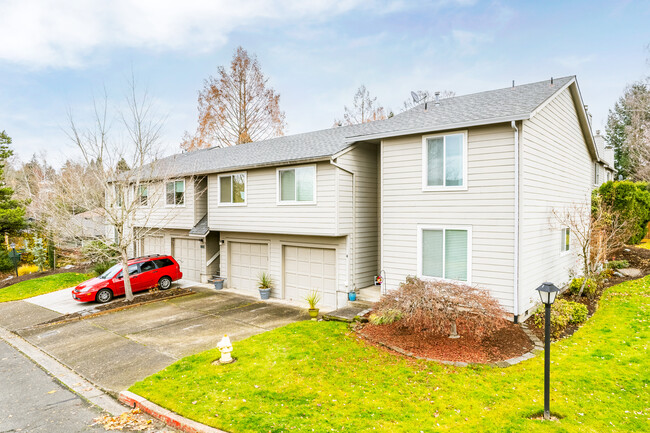 Sleepy Hollow Apartments in Tigard, OR - Building Photo - Primary Photo