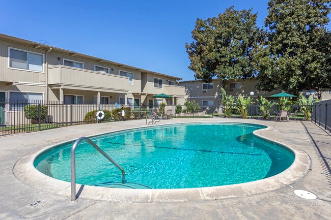 Bridgeford Apartments in Modesto, CA - Building Photo - Building Photo