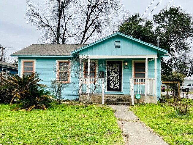 property at 1554 W Lullwood Ave