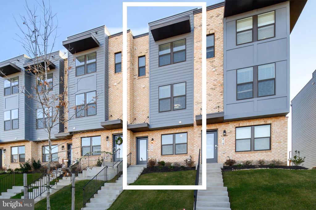 820 Creekway Dr in Frederick, MD - Foto de edificio