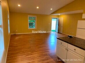 215 Pine St in Bangor, ME - Building Photo - Building Photo