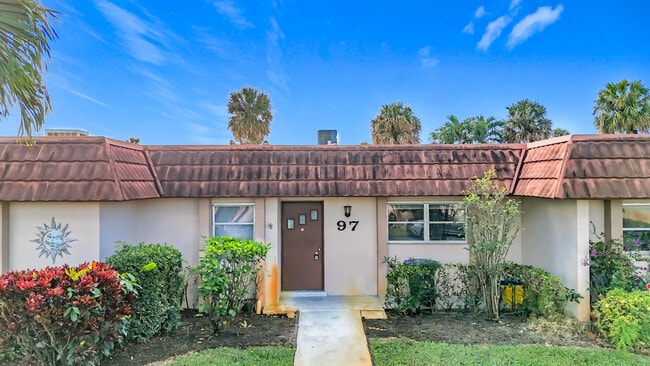 5775 Fernley Dr W in West Palm Beach, FL - Building Photo - Building Photo