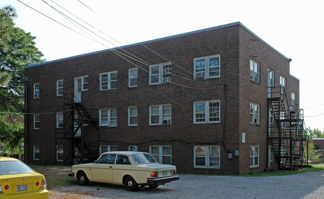 3109 Hillsborough St in Raleigh, NC - Building Photo - Building Photo