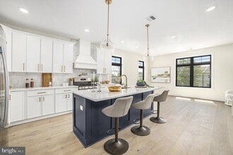 7519R Ridge Ave in Philadelphia, PA - Building Photo - Building Photo