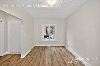 107 Grant Ave in Hamilton, ON - Building Photo - Building Photo