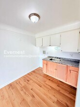 15601 Schoolcraft Rd in Detroit, MI - Foto de edificio - Building Photo