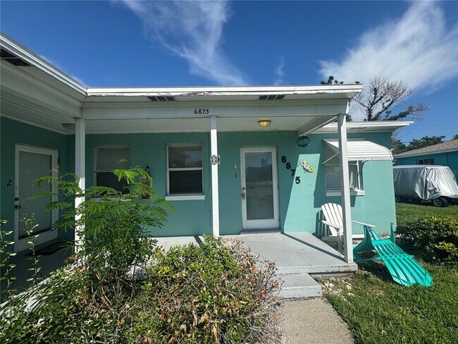6875 Blind Pass Rd in St Pete Beach, FL - Building Photo - Building Photo