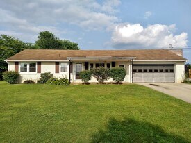 1647 Haar Rd in Spring Grove, PA - Building Photo