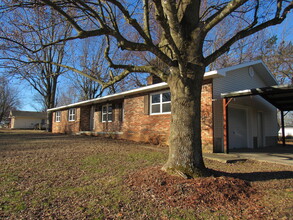 319 Ash Dr in Marshfield, MO - Building Photo - Building Photo