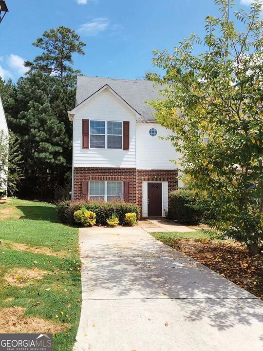 301 Brookview Dr in Riverdale, GA - Building Photo