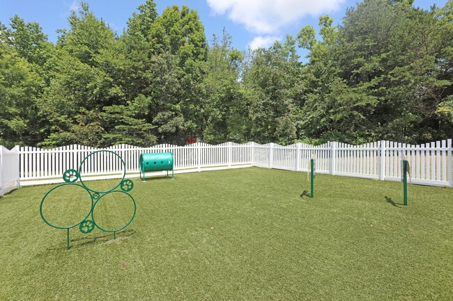 Abbotts Creek Apartments in Kernersville, NC - Building Photo - Building Photo