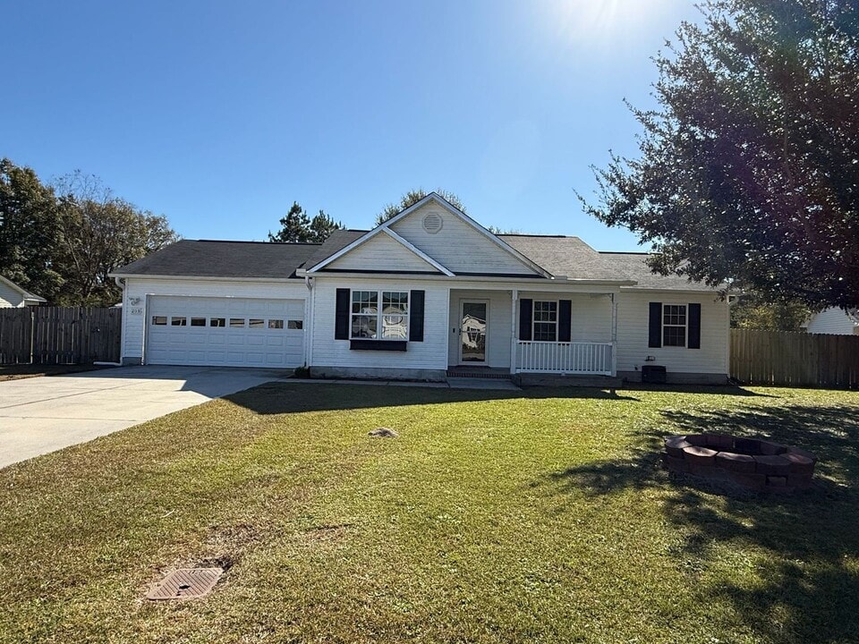 203 Angie Ct in Richlands, NC - Building Photo