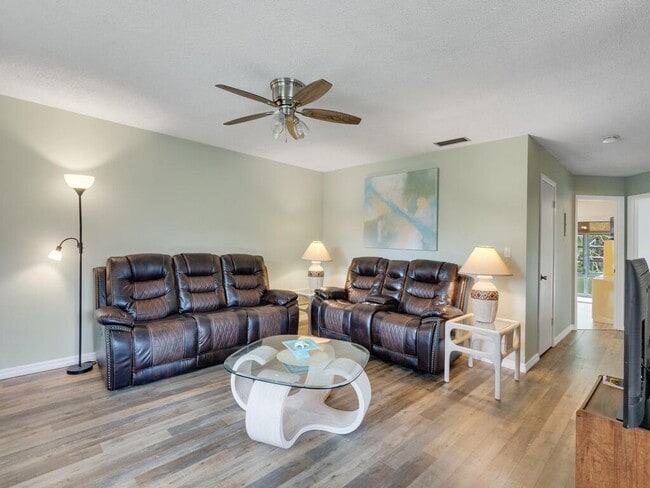 10 Vista Palm Ln in Vero Beach, FL - Building Photo - Building Photo