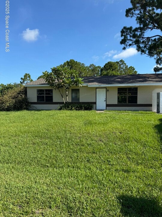 1395 Gimlet St NW in Palm Bay, FL - Building Photo