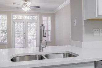 5345 W Loop S in Houston, TX - Building Photo - Building Photo