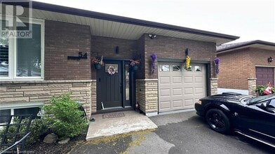54 Atwater Crescent in Hamilton, ON - Building Photo - Building Photo
