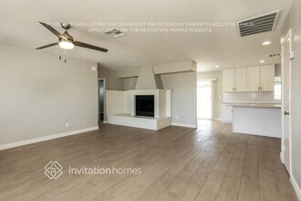 11012 N 47th Ave in Glendale, AZ - Foto de edificio - Building Photo