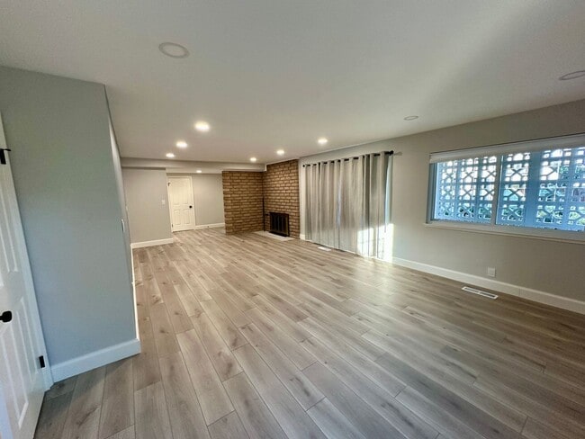 11037 Linda Vista Dr in Cupertino, CA - Building Photo - Building Photo