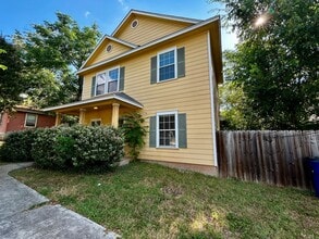1707 Chestnut Ave in Austin, TX - Building Photo - Building Photo
