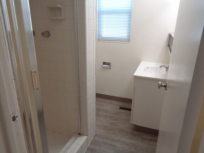 1800 S Foothill Dr, Unit 1800 in Salt Lake City, UT - Building Photo - Building Photo